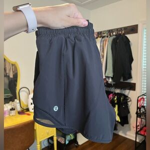 Lululemon Women’s Hotty Hot High-Rise Short 2.5” — Size 6